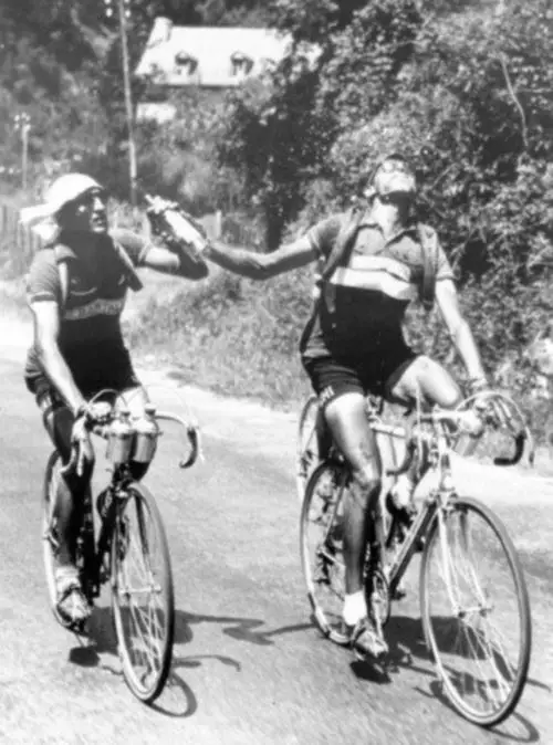 Fausto Coppi and Gino Bartali sharing a bottle at Tour de France 1952