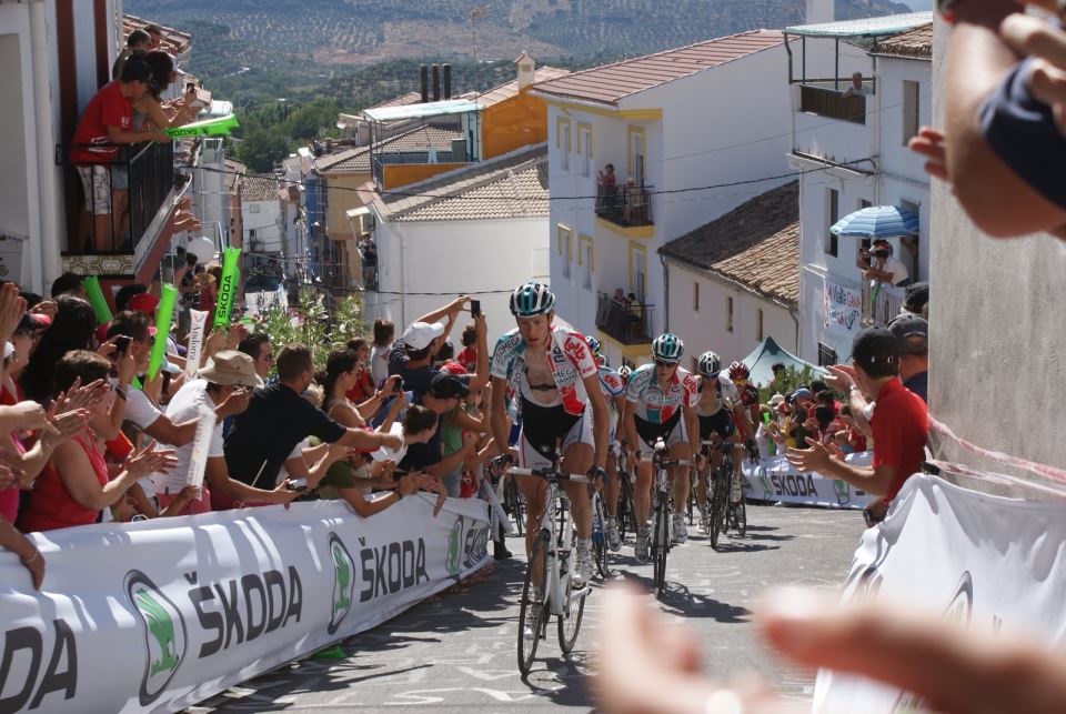 Peloton climbing Valdepeñas de Jaén at 2011 Vuelta a España 