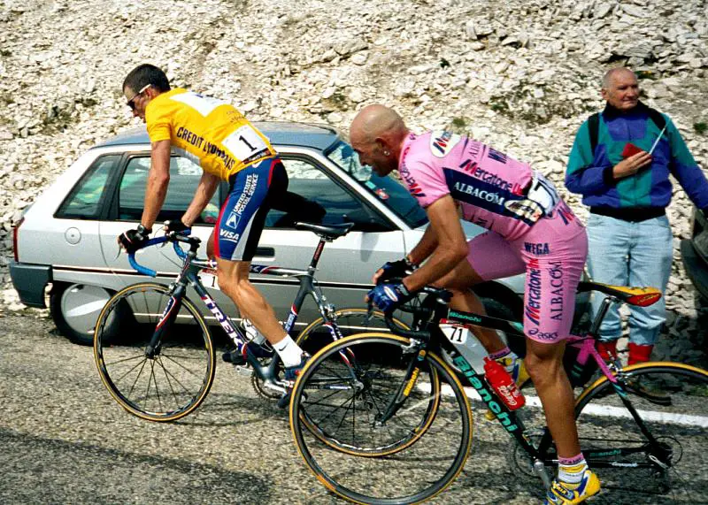 Vélo d'Or winners (2000-2009): Marco Pantani and Lance Armstrong duel on Mont Ventoux, Tour de France 2000