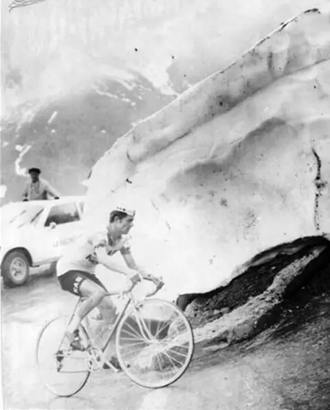 Cima Coppi - José Manuel Fuente climbing Passo dello Stelvio, 1972