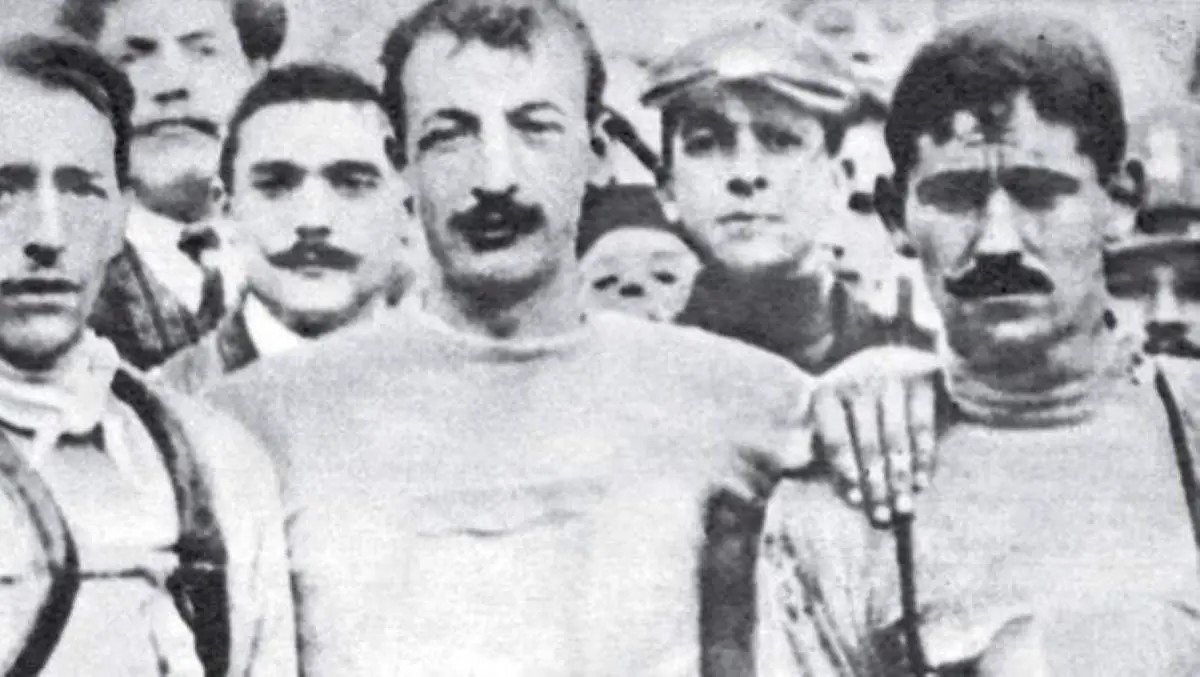 1. Luigi Ganna (middle), 2. Carlo Galetti (left), 3. Giovanni Rossignoli (right, the guy with moustache)