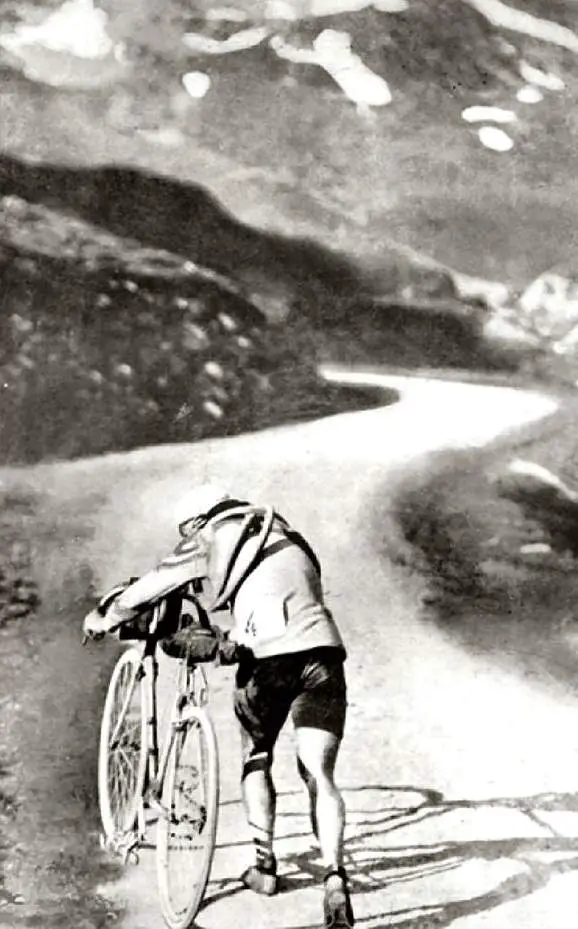 Octave Lapize walks over the Col du Tourmalet