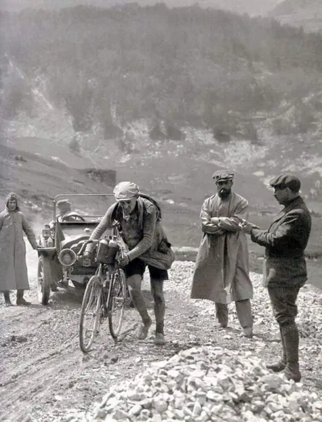 You are the murderers! Octave Lapize walks over the Col du Tourmalet