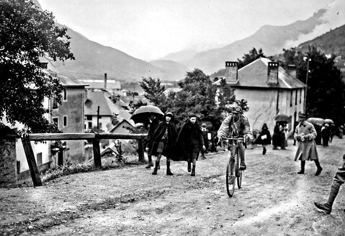 Ottavio Bottecchia arrives in Briançon, Tour de France 1925