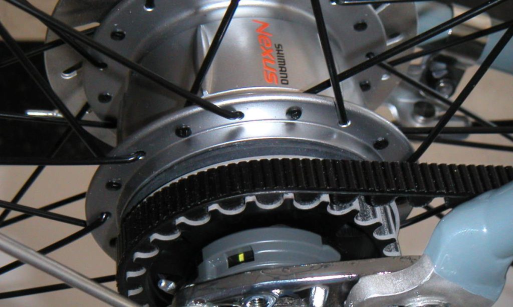 Belt-drive interal-geared multi-speed rear hub