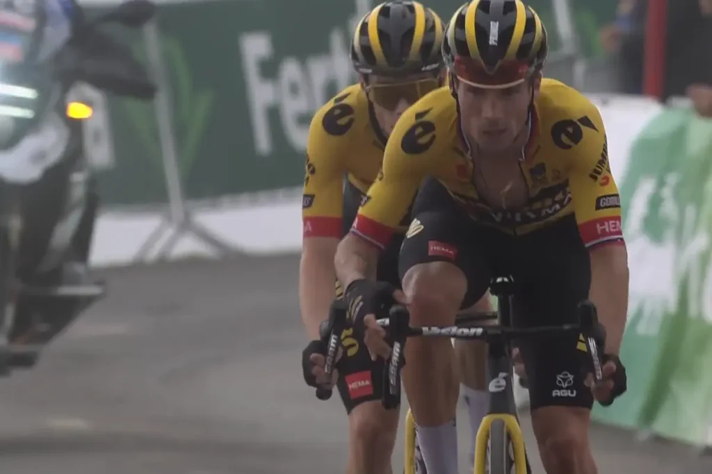 Primož Roglič (Jumbo-Visma) wins Vuelta a España 2023 stage 17 atop Angliru.